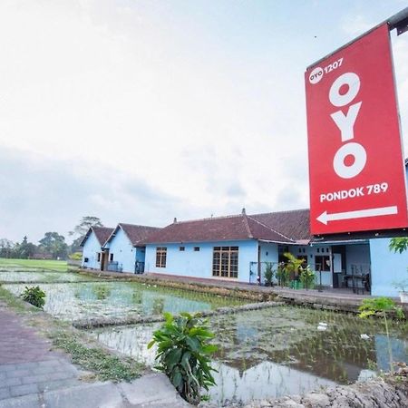 Oyo 1207 Pondok 789 Near Canggu Echo Beach Buitenkant foto